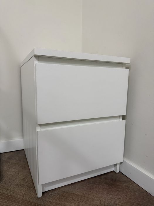 Cama de casal 140x195, (inclui colchão + 2 mesinhas de cabeceira)