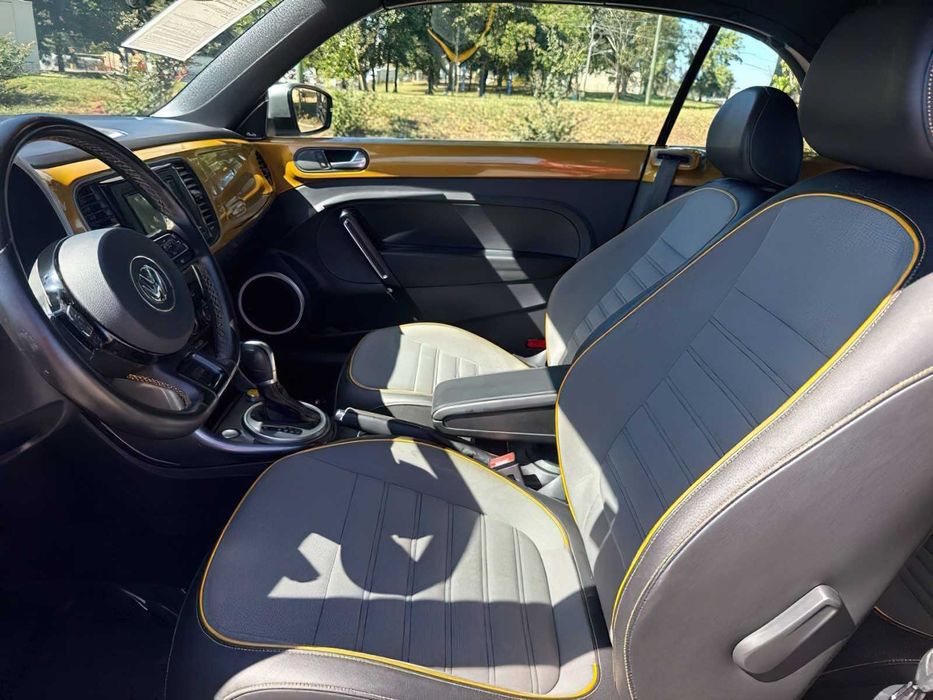 Volkswagen Beetle Dune Convertible      2017