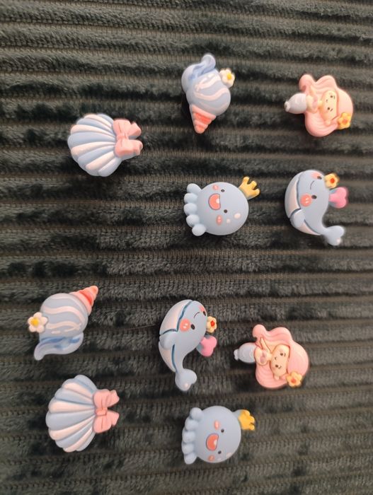 Zestaw przypinek charmsy crocks wieloryb syrenka