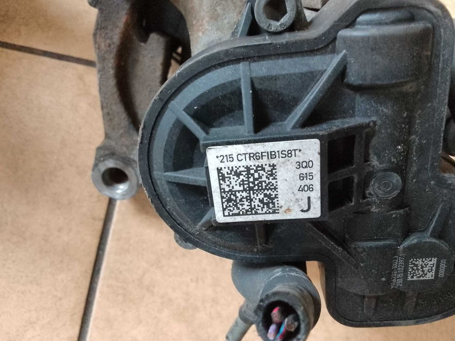 VW PASSAT B8 SKODA SUPER B zacisk hamulcowy prawy lewy tył
