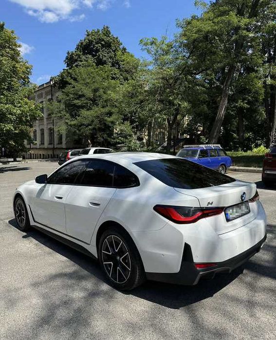 BMW i4 2022 83.9 kWh