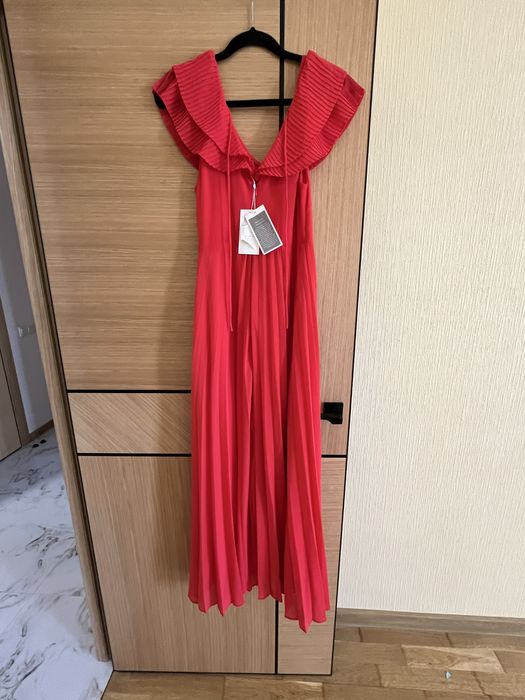 Елегантна сукня в кольорі корал