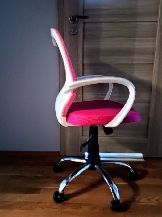 Fotel obrotowy na kółkach z oparciem Daisy