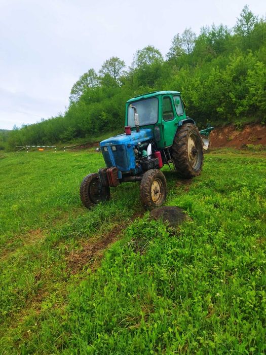 Трактор ЮМЗ в хорошому стані
