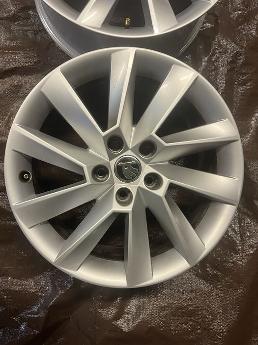 Sprzedam 2 felgi model Stratos do Skoda Superb 17”