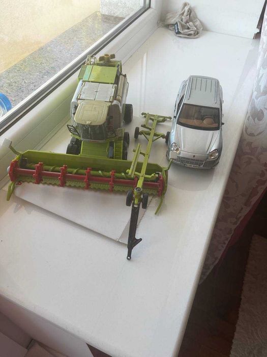 модель Порше 1 18 та комбайн CLAAS (виробник SIKU)
