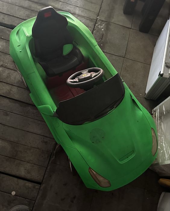 Детский автомобиль и самокат