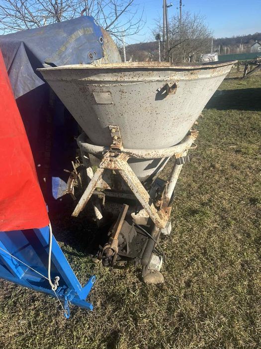 Розкидач мінеральних добрив