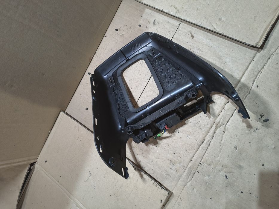 Osłona ramka lewarka Ford Mondeo MK3 przełącznik podgrzewania foteli