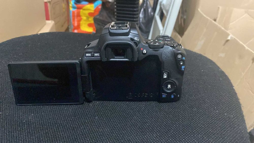 MÁQUINA FOTOGRÁFICA CANON EOS 250D + EF-S 18-55MM + BOLSA + TRIPÉ