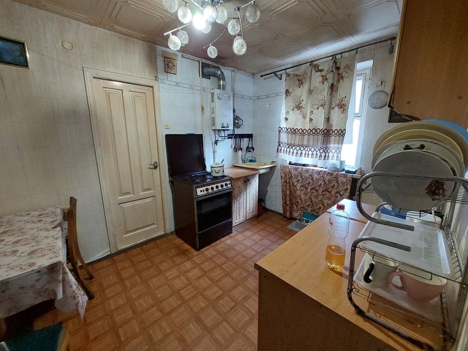 Продам дом в Черноморске районе Вечернего рынка.