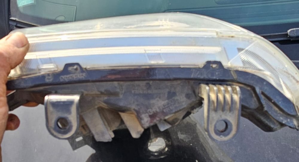 Farois de Nissan navara  2016