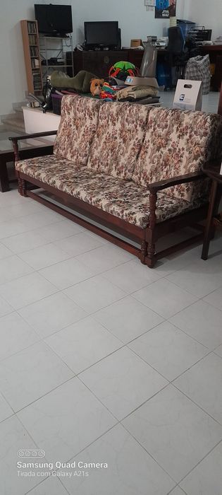 Sofá cama em madeira