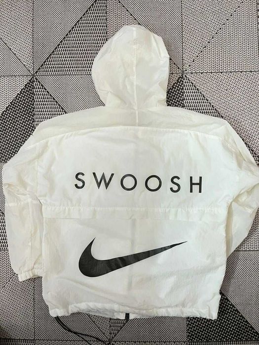 Nike Sportswear Swoosh Color-Block Woven Hooded Jacket: 799 грн