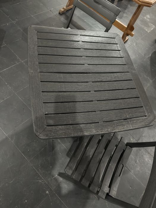 Mesa de exterior e cadeiras