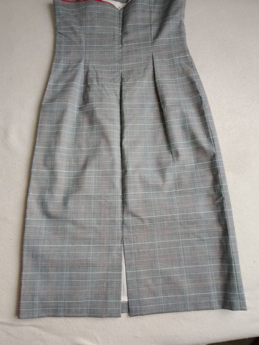 Elegancka sukienka biurowa na lato