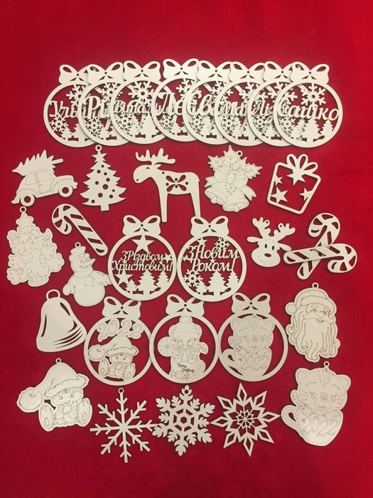 Новорічні іграшки