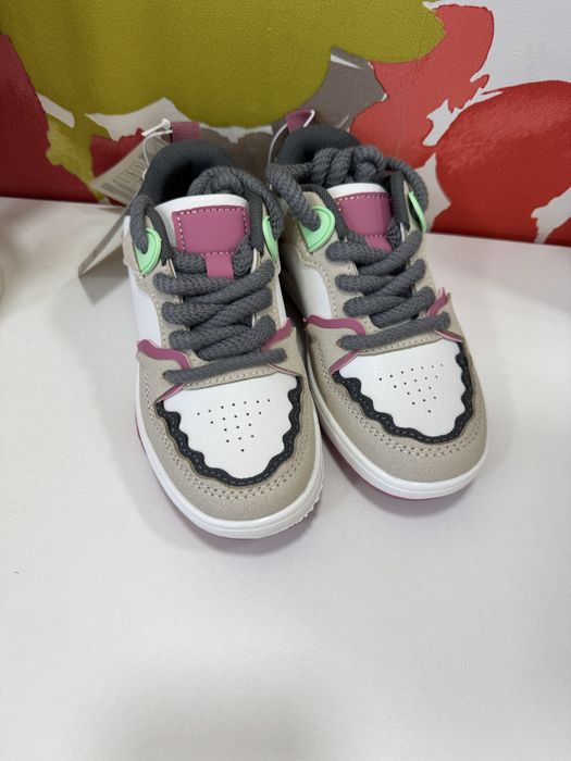 Кросівки Reserved на дівчинку