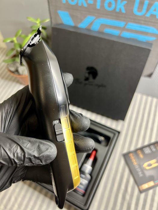 Триммер VGR V-226 для волос,бороды, усов,3 насадки,9000 RPM,LEDPRO