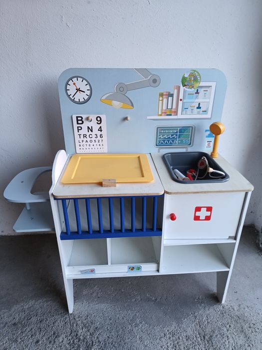 Playtive Weterynarz Gabinet Klinika Dla Dzieci Drewno 2W1 - Zabawka