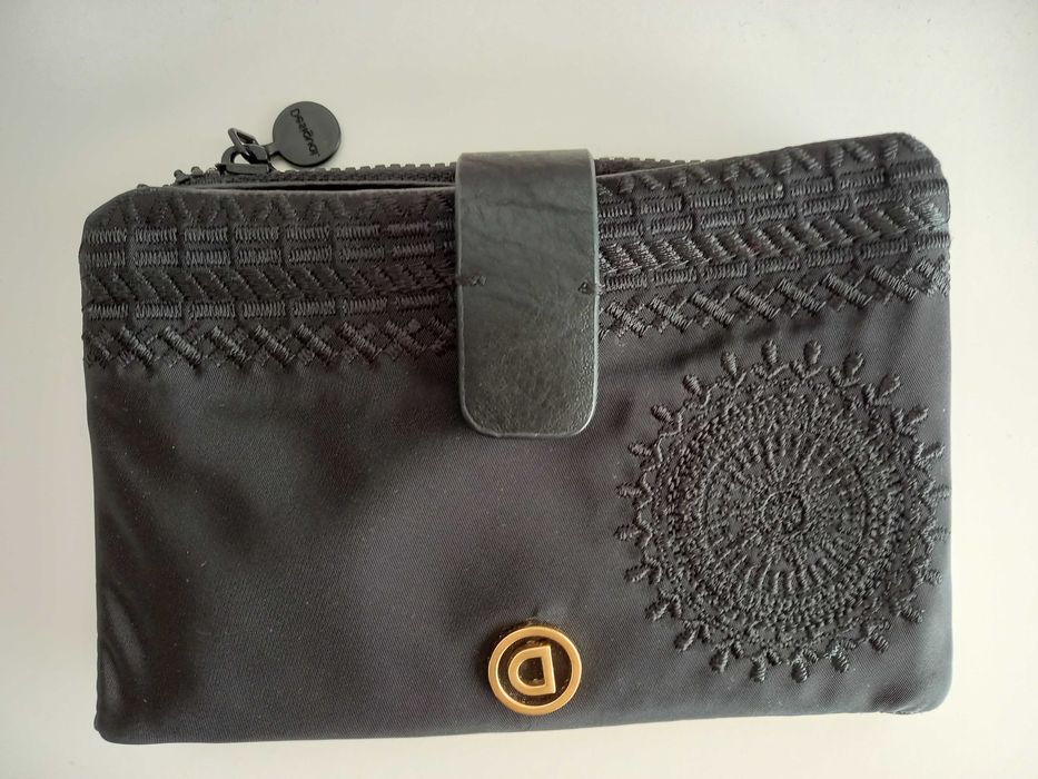 Carteira pequena Desigual