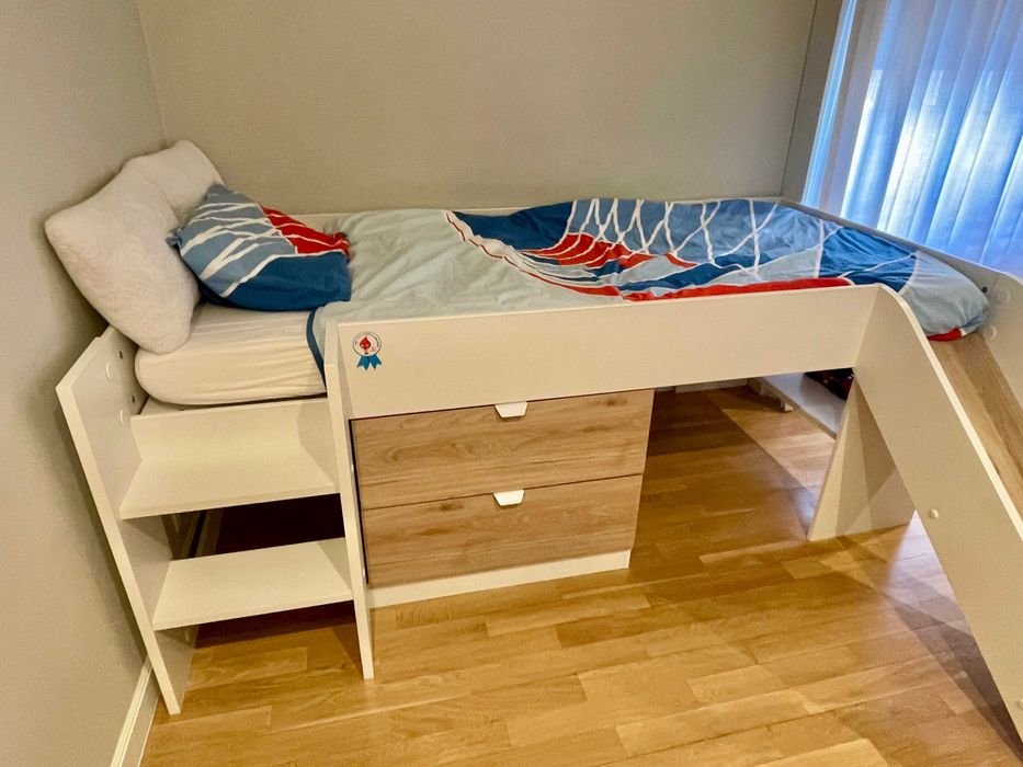 Cama infantil/junior com escorrega