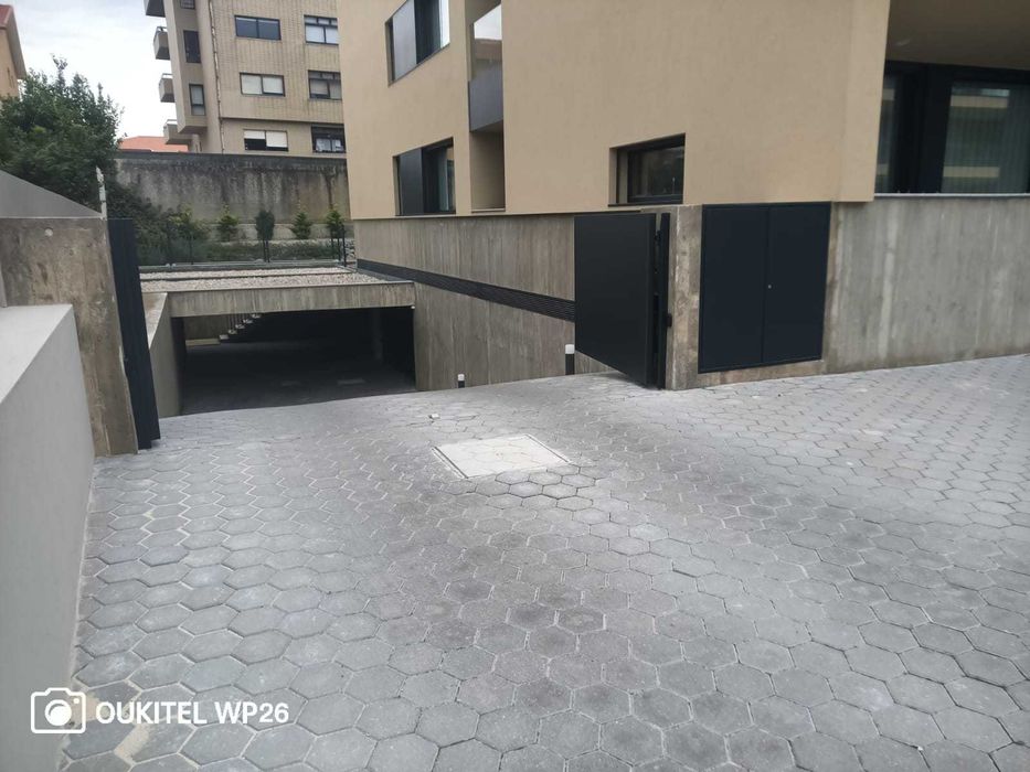 Lugar de Garagem - Madalena / Devesas