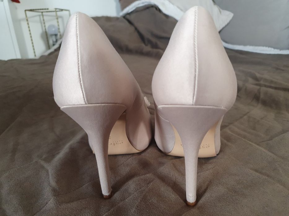 Sapatos beges como novos