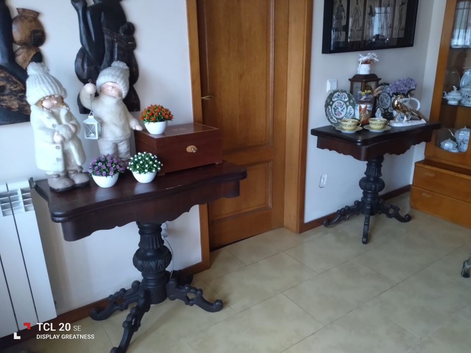 Mesa de jogo em pau santo