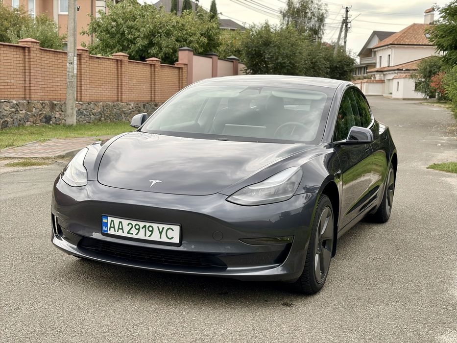 Tesla Model 3  2021 рік