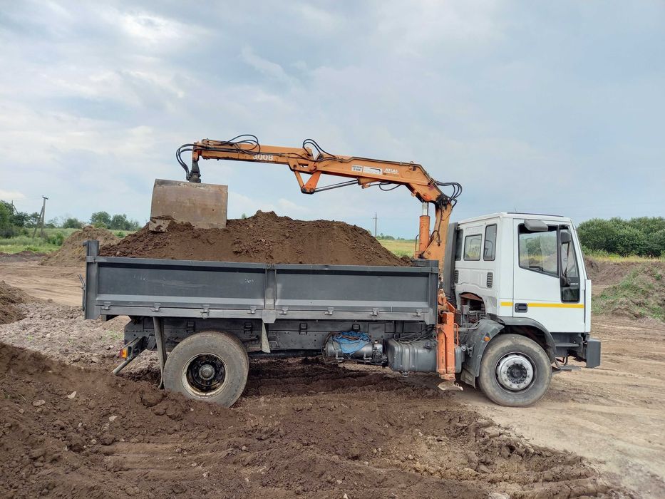 Чорнозем. Чернозем. Земля. Грунт. вивіз сміття
