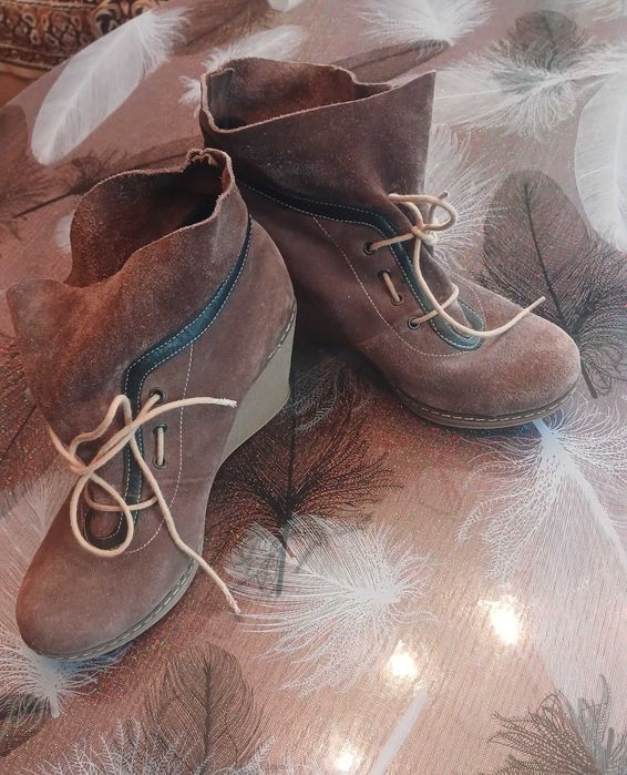 Ботінки та шльопанці жін.