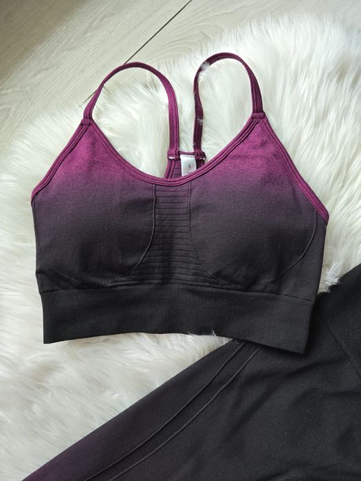 Komplet do ćwiczeń top legginsy push-up rozm. S