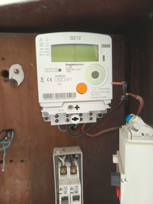 Reparações e instalações elétricas