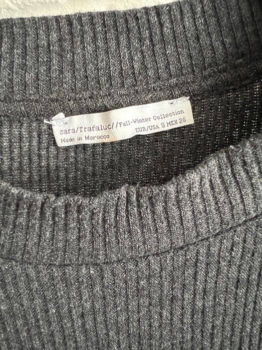 Трикотажна еластична сіра сукня в рубчик ZARA