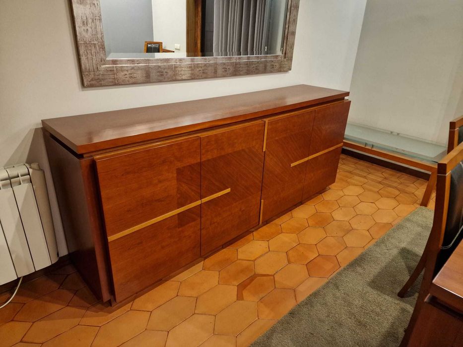 Sala de jantar em castanho