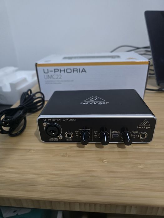 Interface de áudio Behringer U-Phoria UMC22