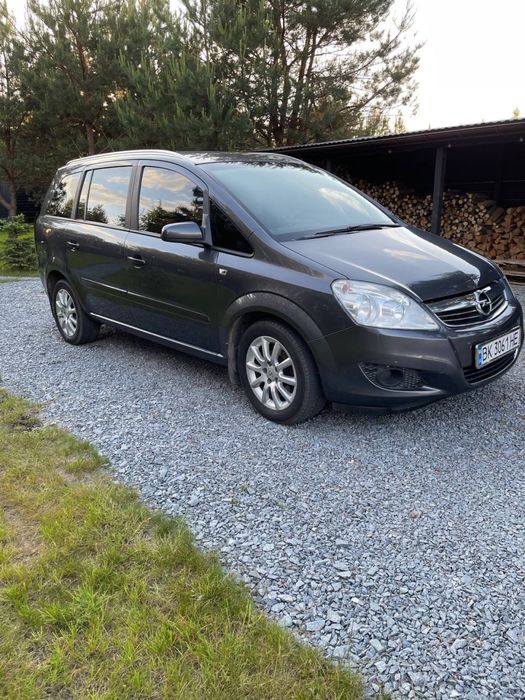 Opel Zafira 2009 року випуску.  1.6 бензин/газ.