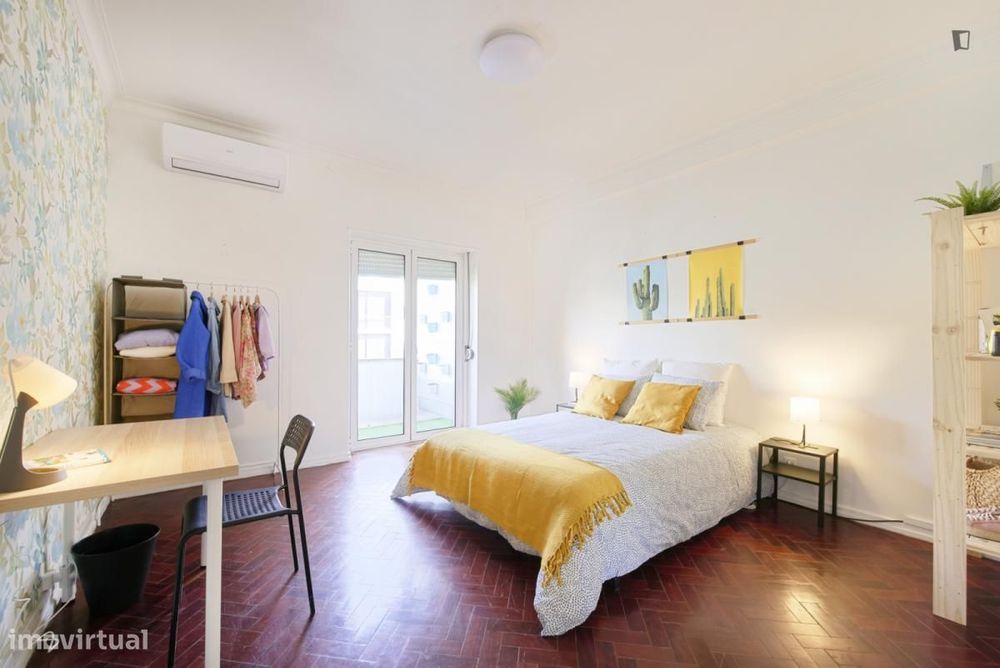 Quarto - localizado em Intendente Lisbon