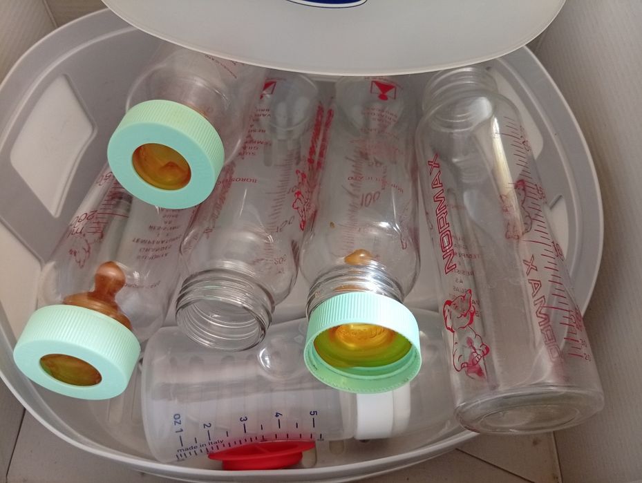 Esterilizador de biberões CHICCO + 5 Biberões de Vidro NORMAX