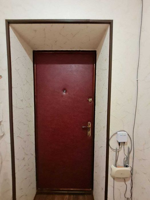 Продам 2 кімн. квартиру в р-ні " РОШЕН". 3/5 цегл.  Ремонт. 55000
