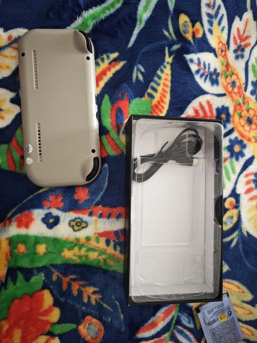 Vendo este emulador com 30.000 Jogos já dentro dele