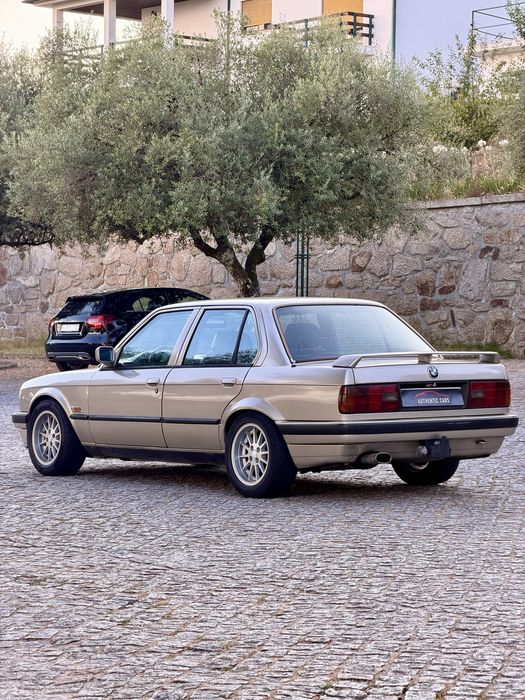BMW E30 324TD Clássico