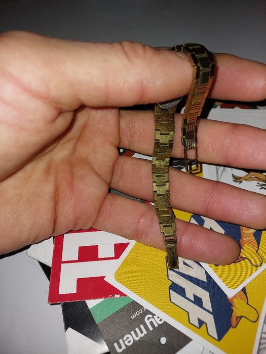 продам женские часы " Чайка"