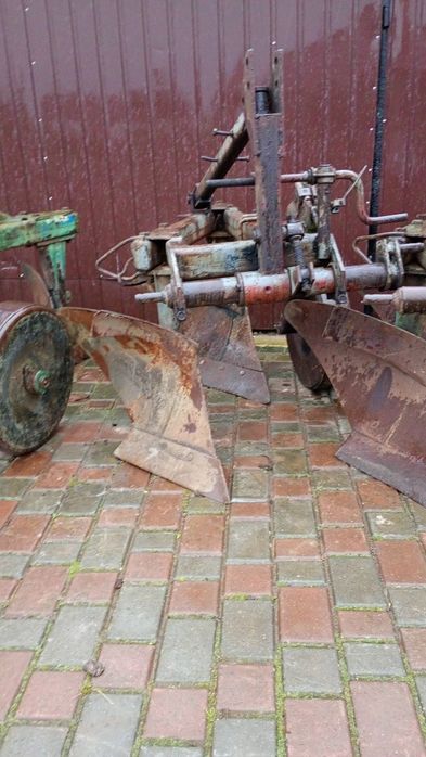 Продам плуги 2по30 3по30-2по30-4по30-4по25-5по25-2по25-3по25