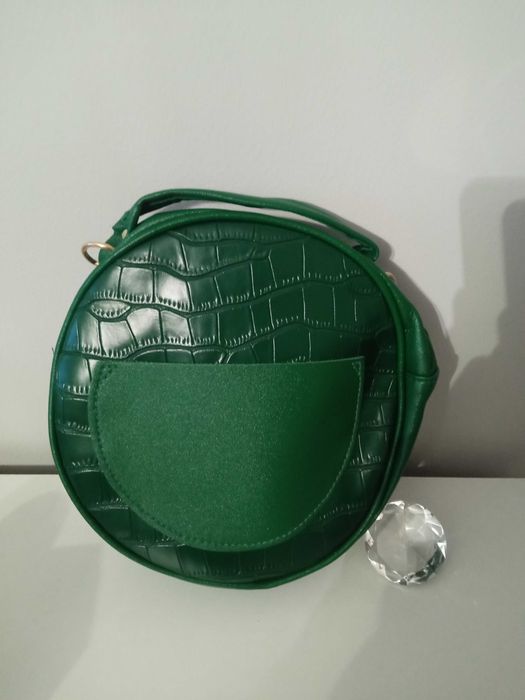 Zielona okrągła torebka