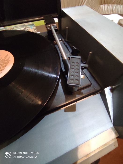 Програвач виниловых пластинок Вега 300.