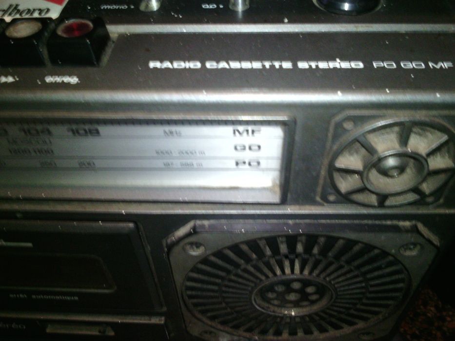 Radio/cassete antigo anos70 a trabalhar bem.