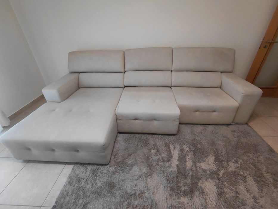 Sofá com chaise longue