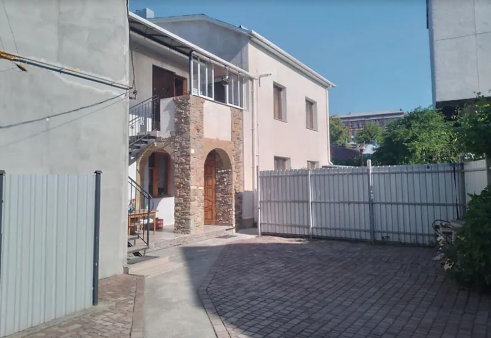 Продаж будинку в центрі міста